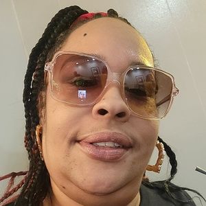 Meet your Posher, Danielle m